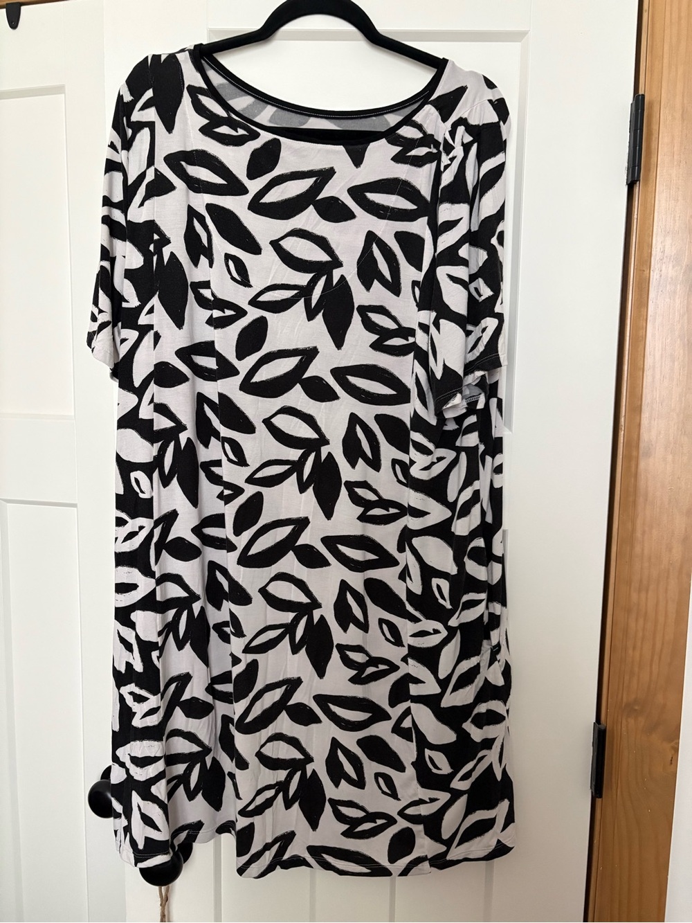 DKNY Black and White Leaf-Print Midi Night gown Size XL
